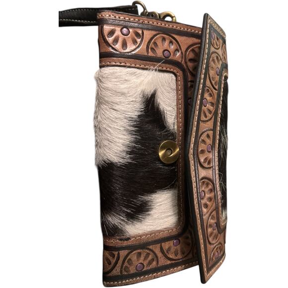 Handcrafted Western Cowhide Leather Wallet With Tooled Floral Design - Picture 5 of 7